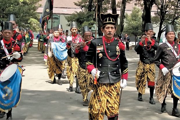 Raja-Dewan Adat Gelar...