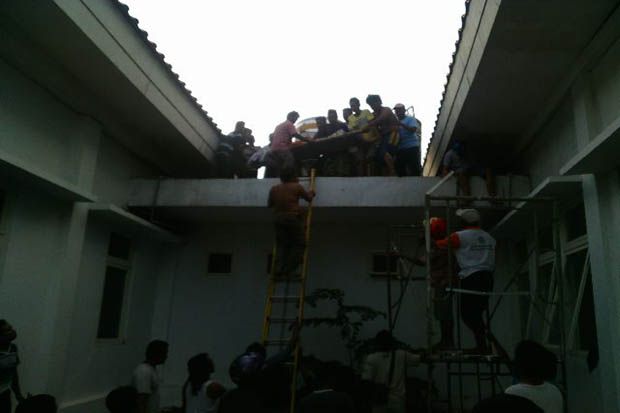 Ngecat Gedung Dinkes...