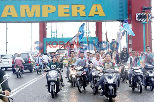 Siswa Tetap Konvoi dan...