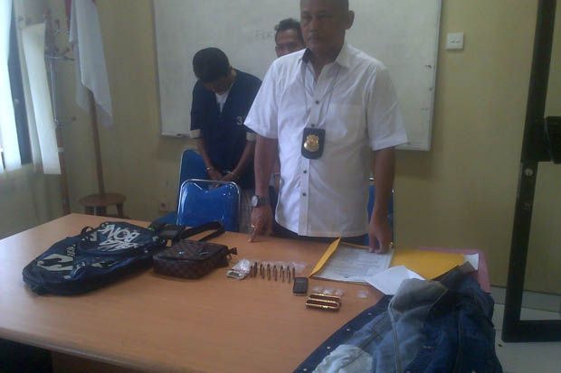 Simpan 14 Peluru dalam...