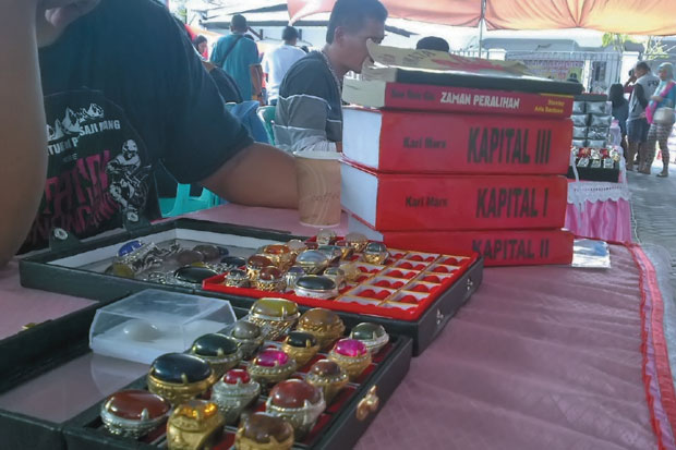 Ada Das Kapital di Sela...