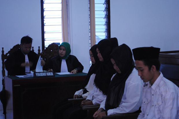 4 Terdakwa Anggota Geng...