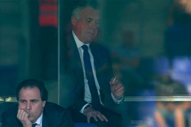 Ancelotti Ketahuan Merokok...