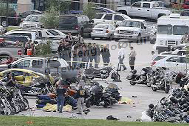 Bentrok Geng Motor di...