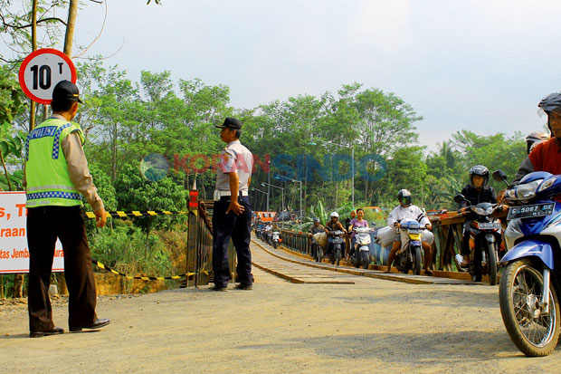 Jembatan Darurat Surobayan...