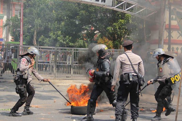 Demo Tuntut Jokowi Mundur...