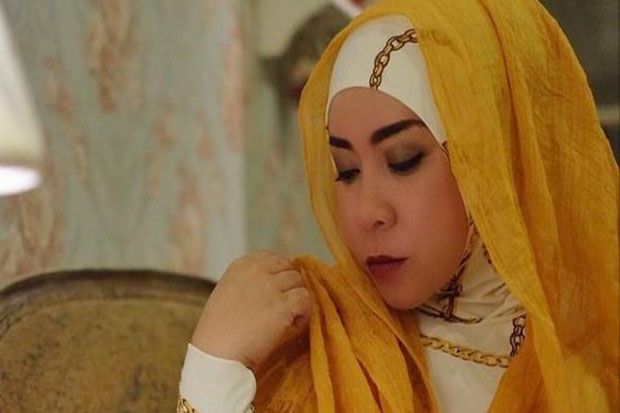 Hijabnya Dikritik, Melly...