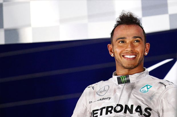 Hamilton Resmi Perpanjang...