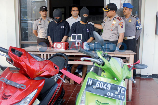 Tunggu Kelulusan, Dua...