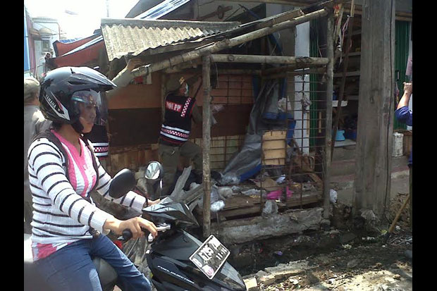 Lapak PKL di Pasar Dewi...