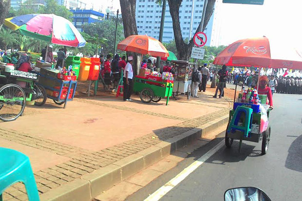 Demo di Istana, PKL...