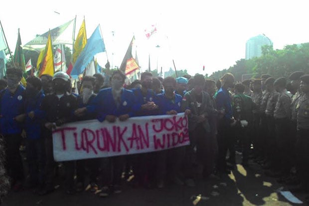 Mahasiswa Membludak,...