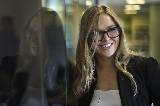 Rousey Senang Dikenal...