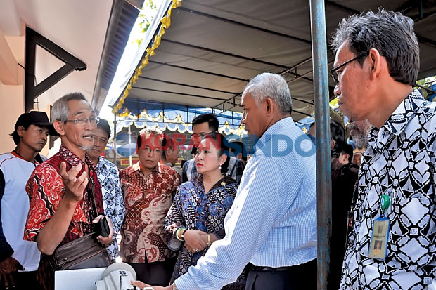 Petani Dapat Bantuan...