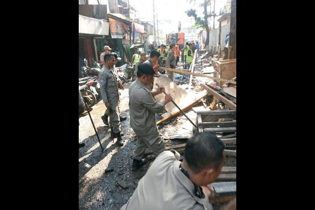 120 Lapak PKL di depan...