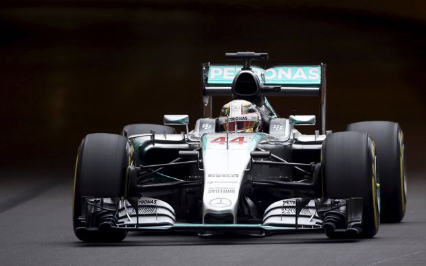 Hamilton Raih Pole Position...