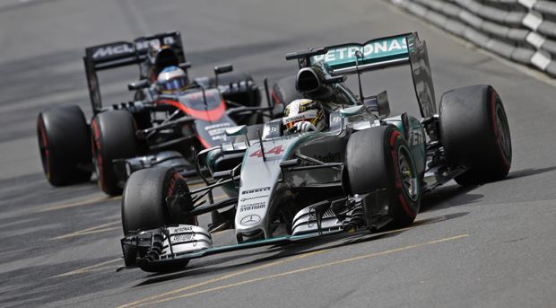 Hamilton Menggelora...