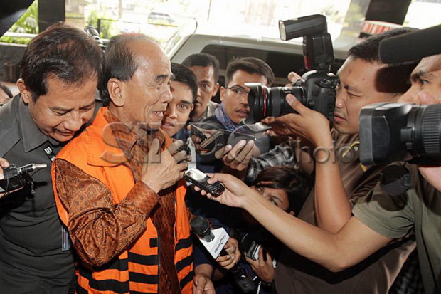 Gubernur Riau Nonaktif...