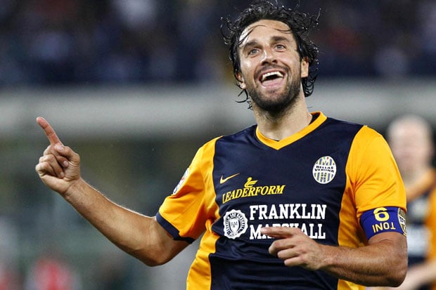 Luca Toni Dekati Sejarah...