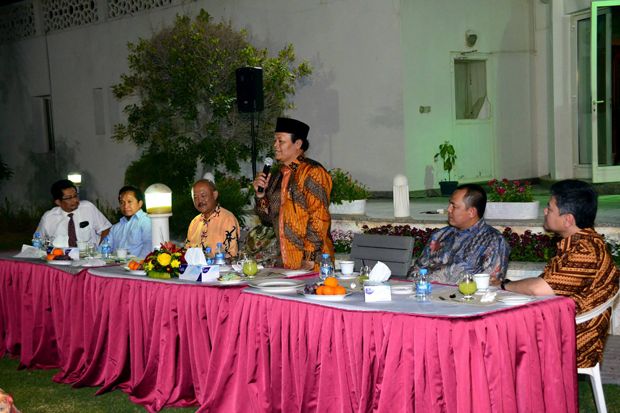 Hidayat Nur Wahid Temui...