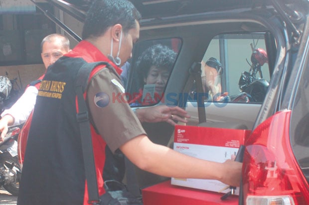 Kejaksaan Geledah Kantor...