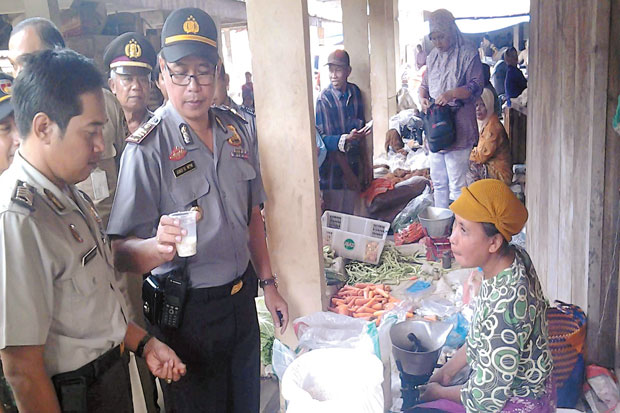 Polisi Awasi Peredaran...