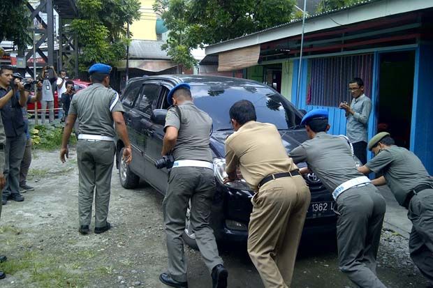 Mobil Dinas Mantan Anggota...