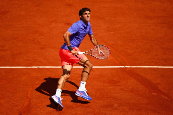 Federer Peras Keringat...
