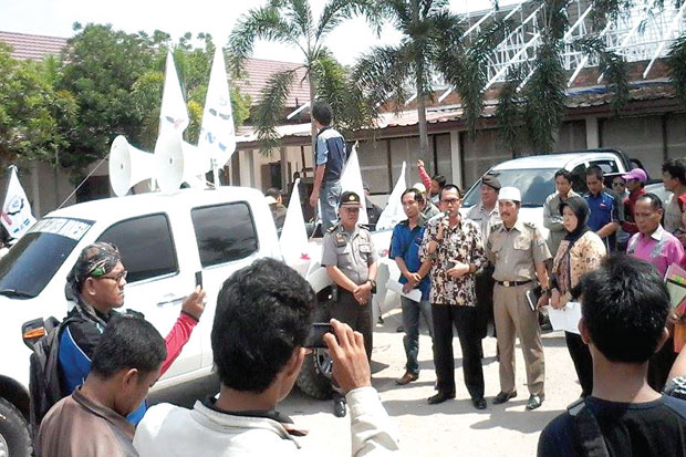 Persoalkan Upah Lembur
