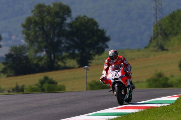 Rossi Terlempar, Dovizioso...