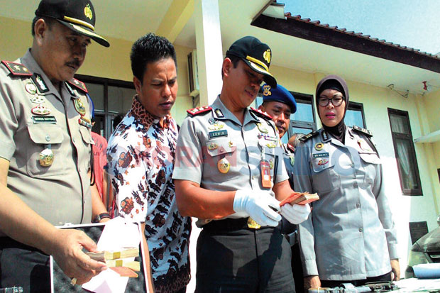 Sindikat Pengedar Upal...