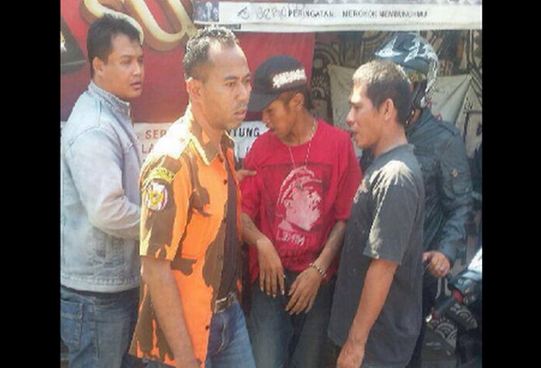 Dituding Sebarkan Komunisme,...