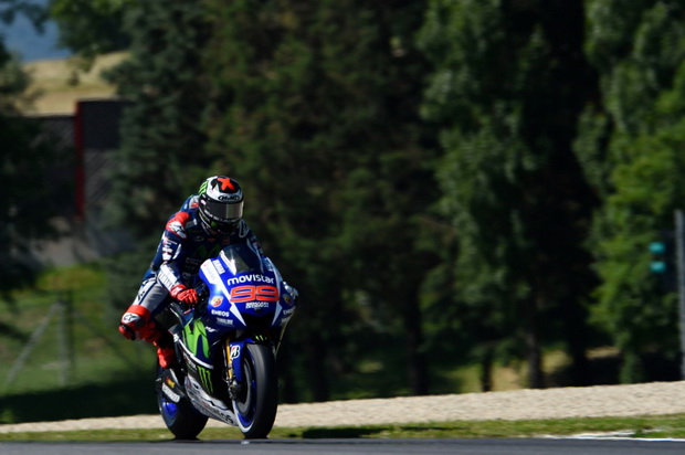 Lorenzo Melesat di Latihan...