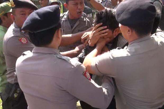 Berusaha Gagalkan Acara...
