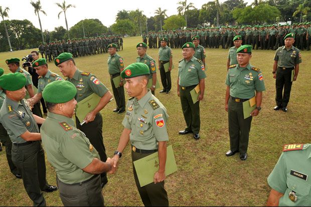 Prajurit TNI Pembongkar...