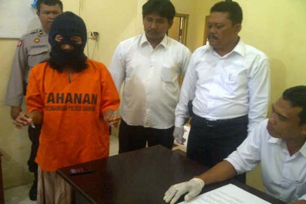 Bantu Suami Jual Sabu,...