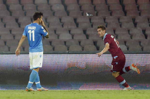 Dibantai Lazio, Kado...