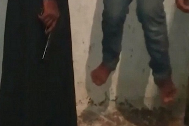 Digantung ISIS, Bocah...