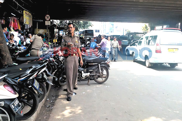 Parkir di Tanah Abang...