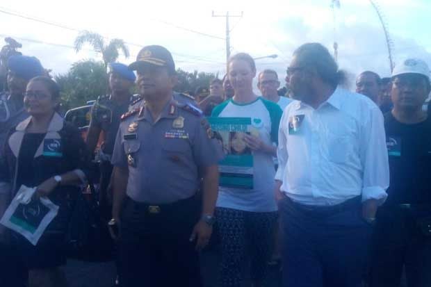 Puluhan Orang Gelar...