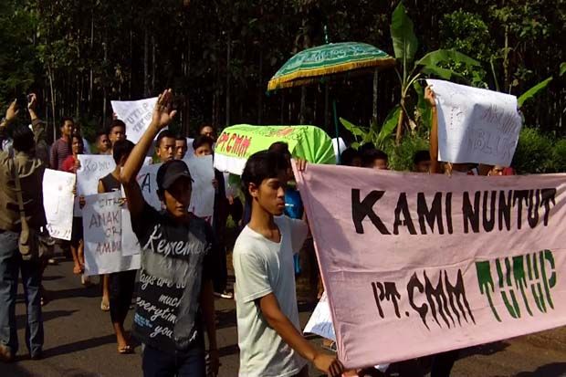 Demo Pabrik Ban, Warga...