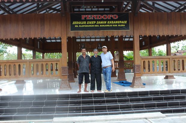 Menjamu Tamu, Semua...