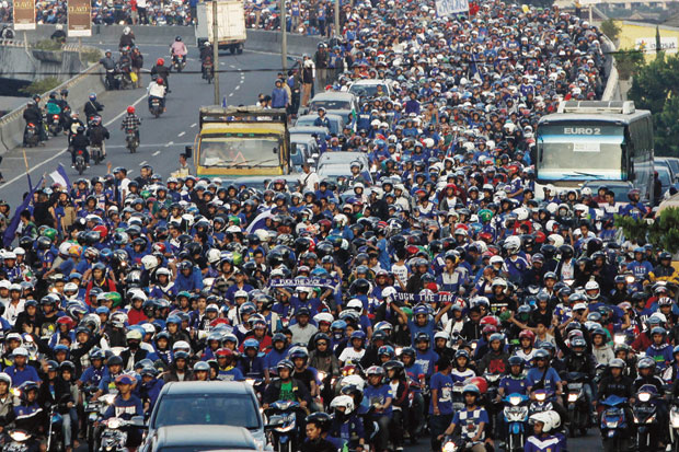 Ribuan Bobotoh Turun...