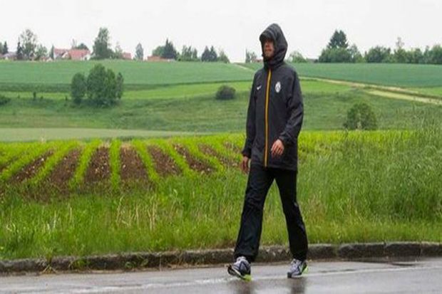 Demi Juventus Rela Jalan...