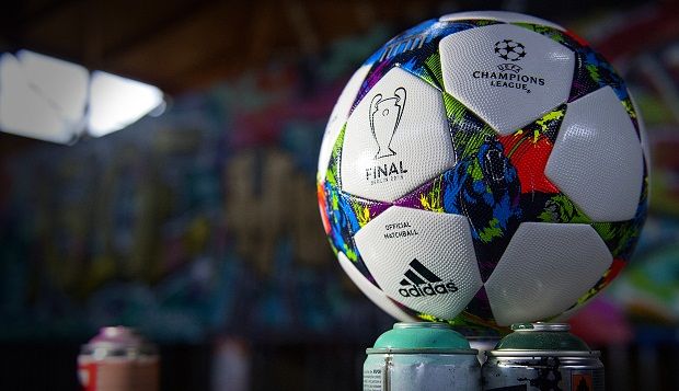Ini Bola Khusus yang...