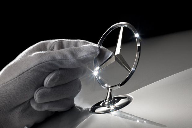 Mercedes Cengkram Pasar...