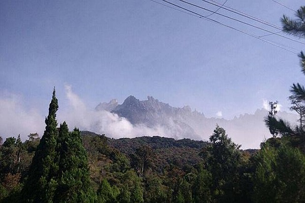 Gempa Tewaskan 11 Orang,...