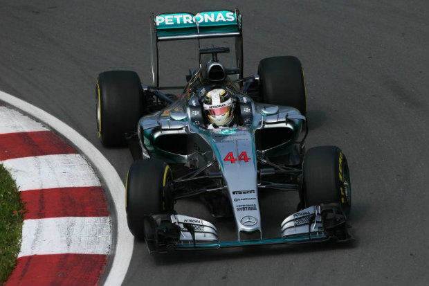 Hamilton Tabrak Dinding,...