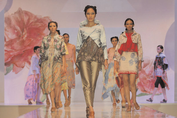 Kebaya Encim oleh LaSalle