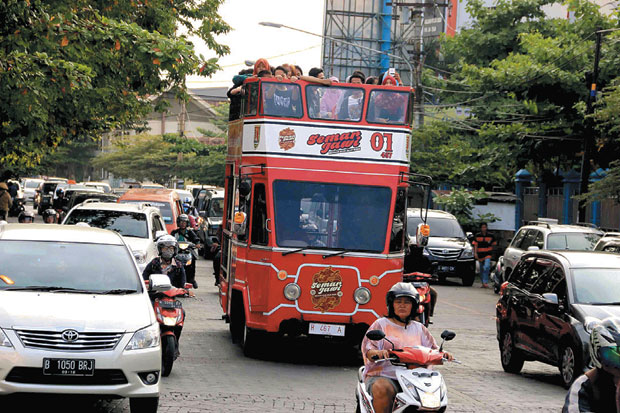 Bustram Semarjawi Tak...